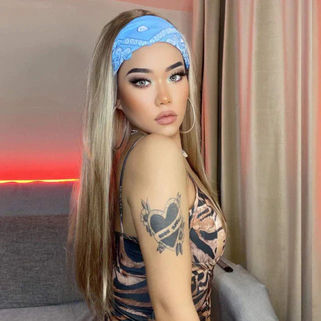 Peruca lisa com bandana fibra premium